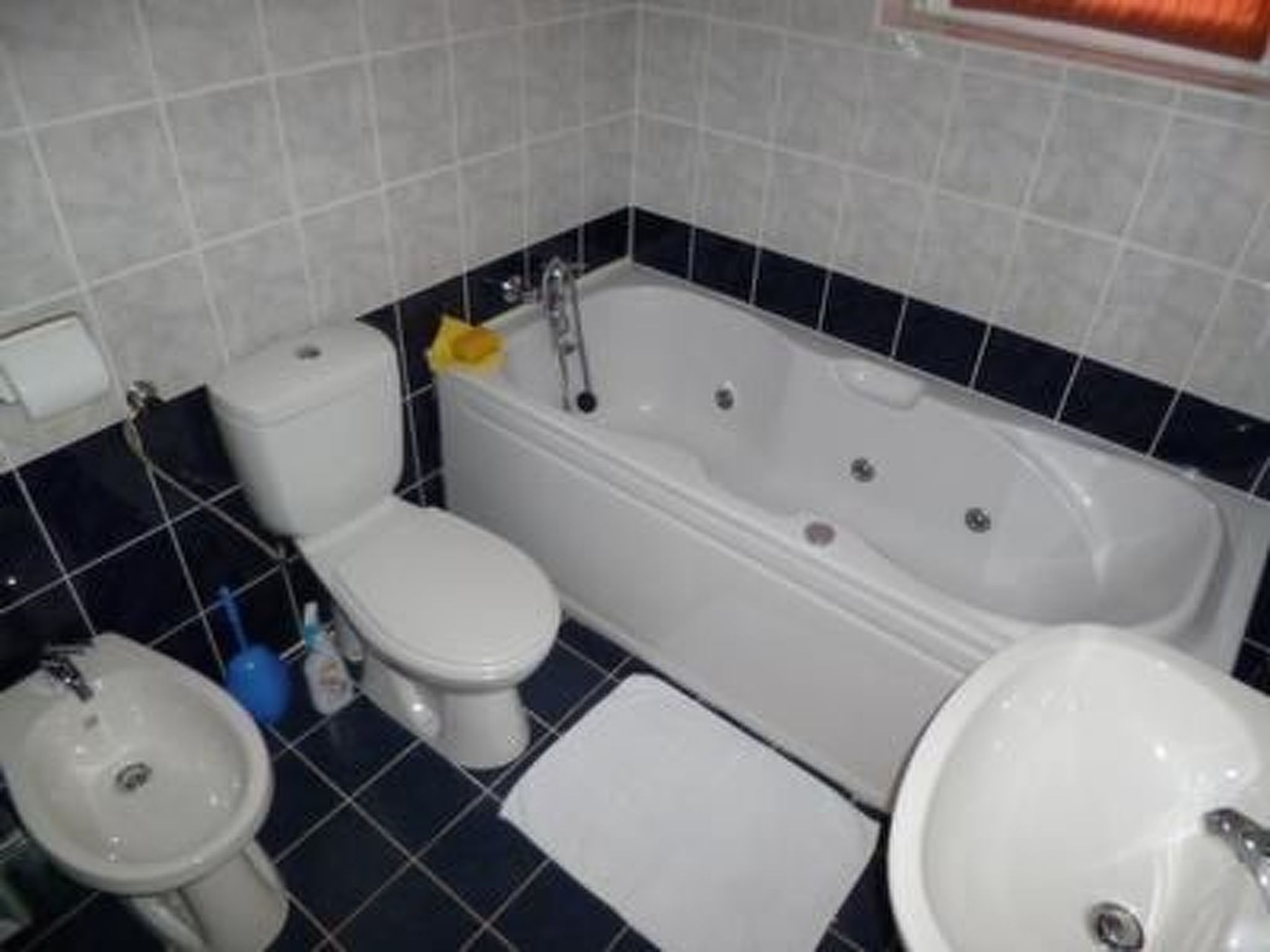 Nette Ferienwohnung mit Whirlpool und Garten-Binnen