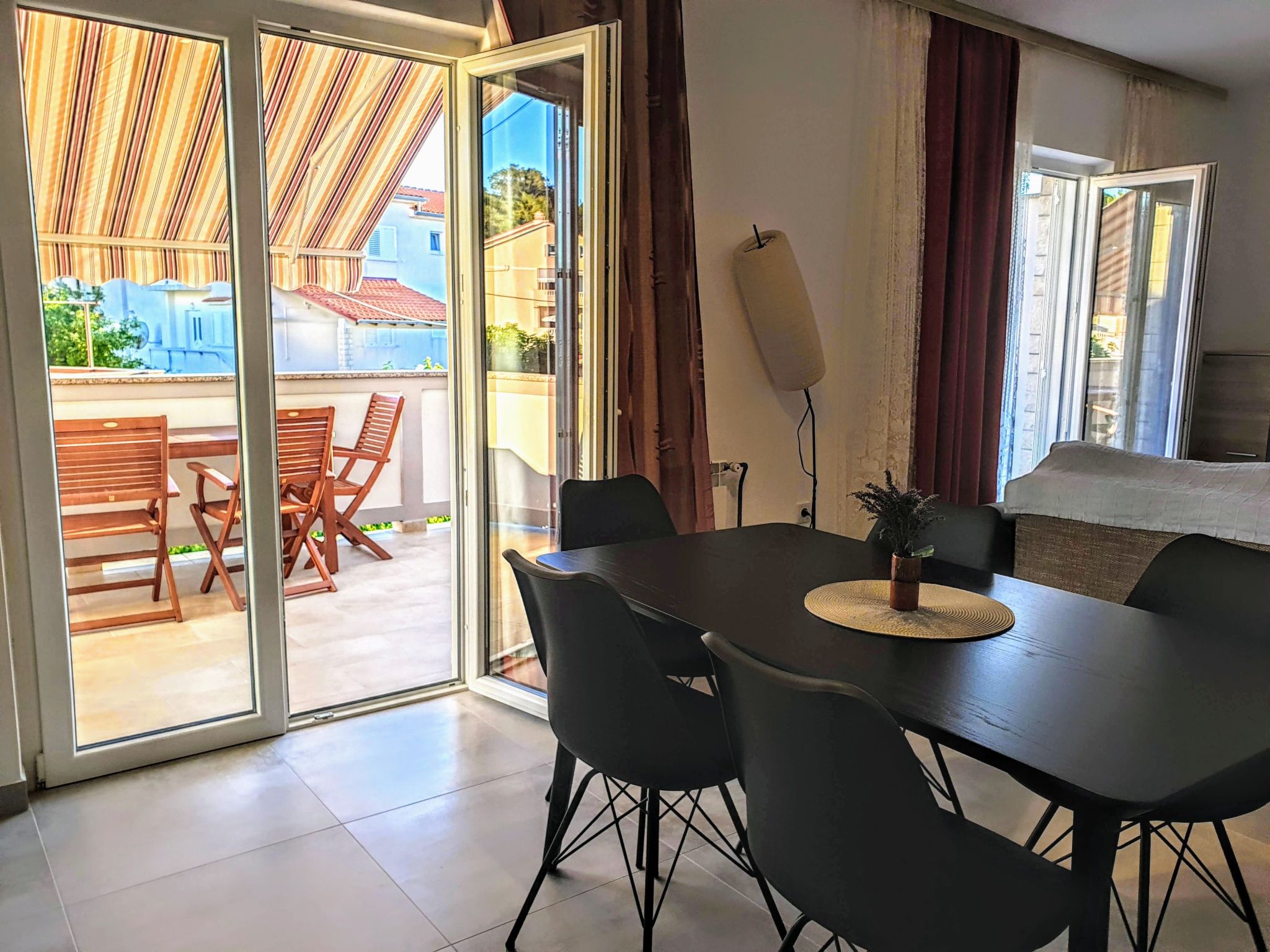 Große Wohnung in Palit mit Privatem Balkon-Image-tags.info