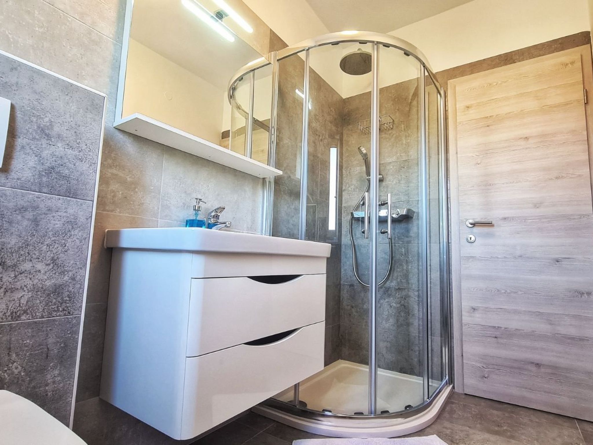 Große Wohnung in Palit mit Privatem Balkon-Image-tags.info