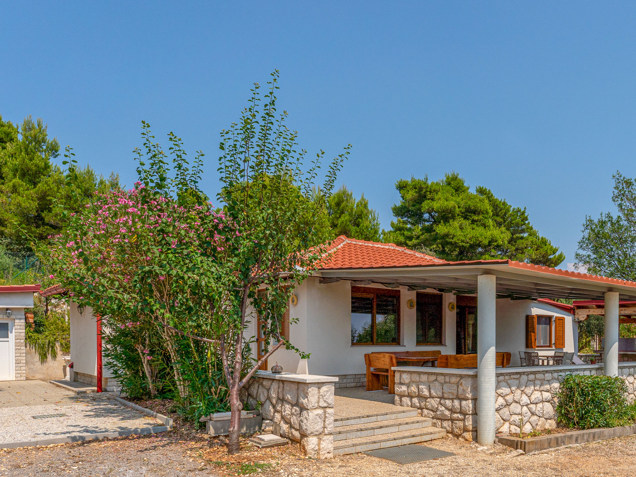 Photo of Dundo House