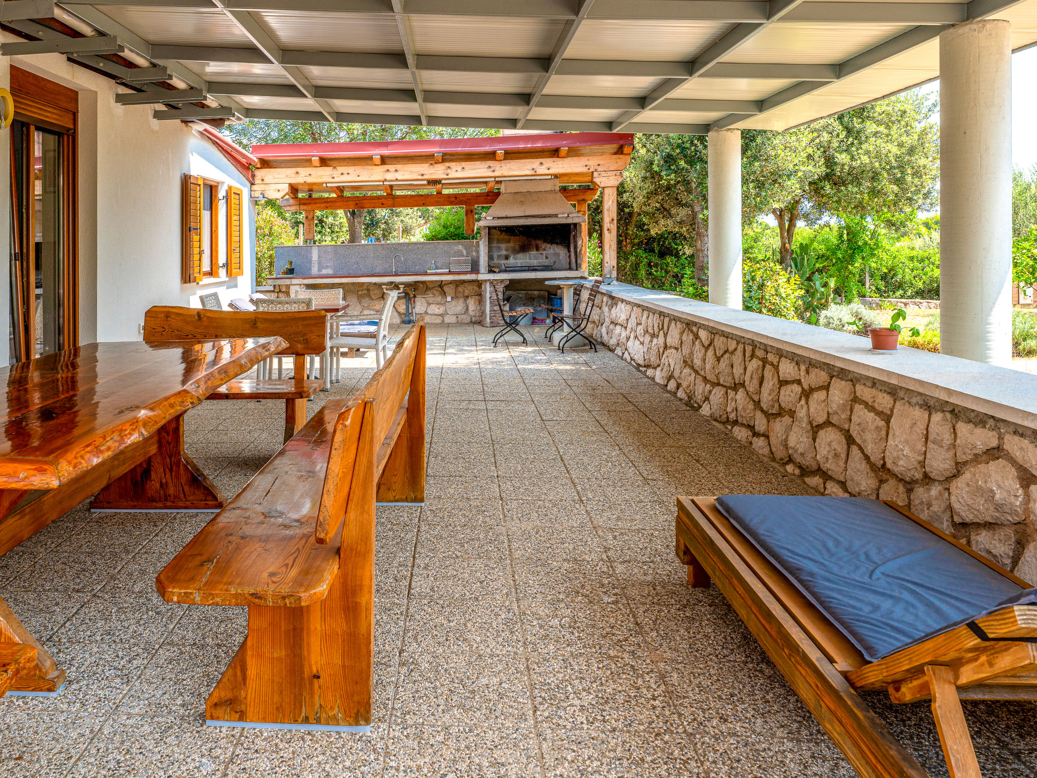 Photo of Dundo House