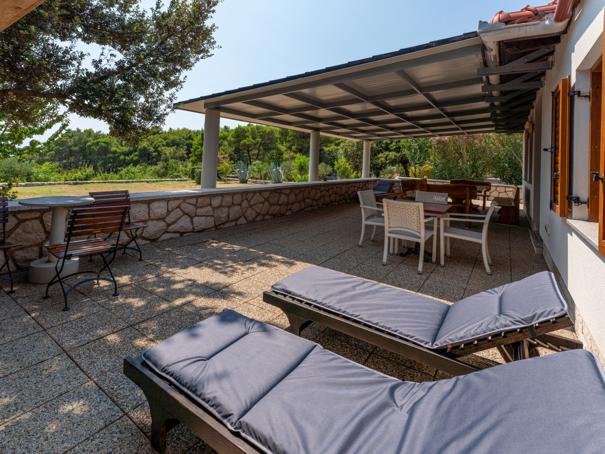 Photo of Dundo House