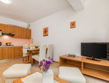 Mare 4: sfeervol appartement aan zee met verwarmd zwembad op Rab - thumbnail 4