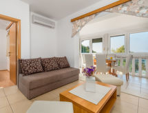Appartement Mare 6: direct aan zee in Kampor, Rab met verwarmd zwembad - thumbnail 6