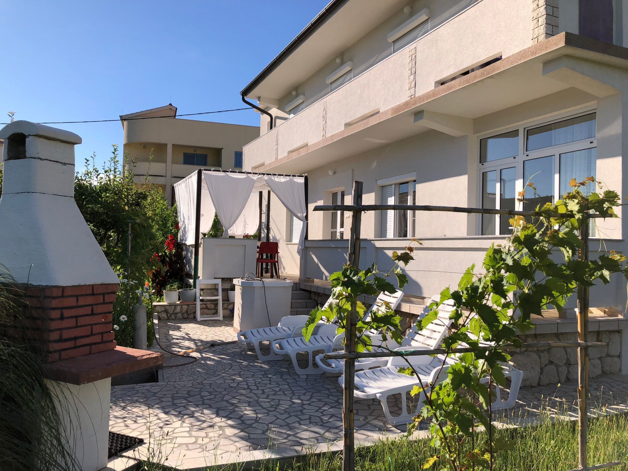 Erdgeschosswohnung mit Terrasse für sechs Personen-Binnen