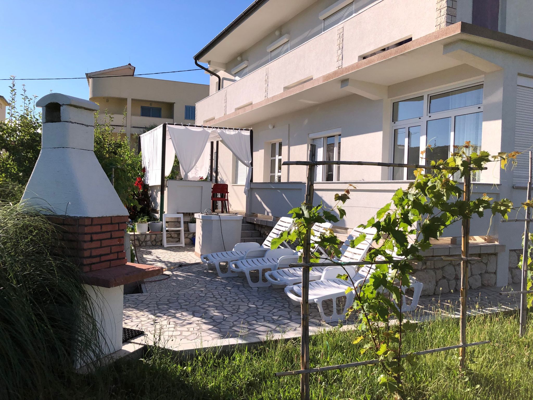 Erdgeschosswohnung mit Terrasse für sechs Personen-Binnen