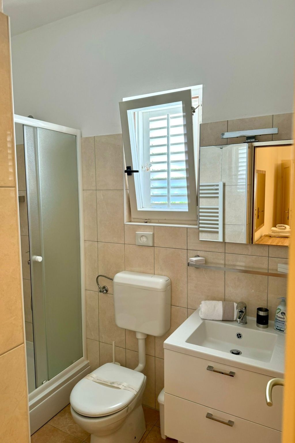 Erdgeschosswohnung mit Terrasse für sechs Personen-Binnen