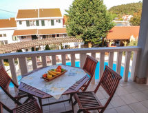Kindvriendelijk appartement aan zee met verwarmd zwembad in Kampor, Rab - thumbnail 2