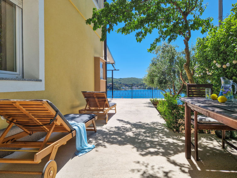 Aan zee: Intiem appartement in Supetarska Draga op Rab in Rab/Supetarska Draga
