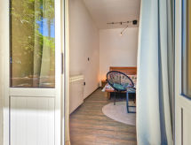 Studio aan zee op Rab, 100 meter van kiezelstrand - thumbnail 4