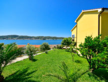 Zonnig appartement Čipčić aan zee in Supetarska Draga, Rab - thumbnail 2