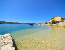 Zonnig appartement Čipčić aan zee in Supetarska Draga, Rab - thumbnail 6