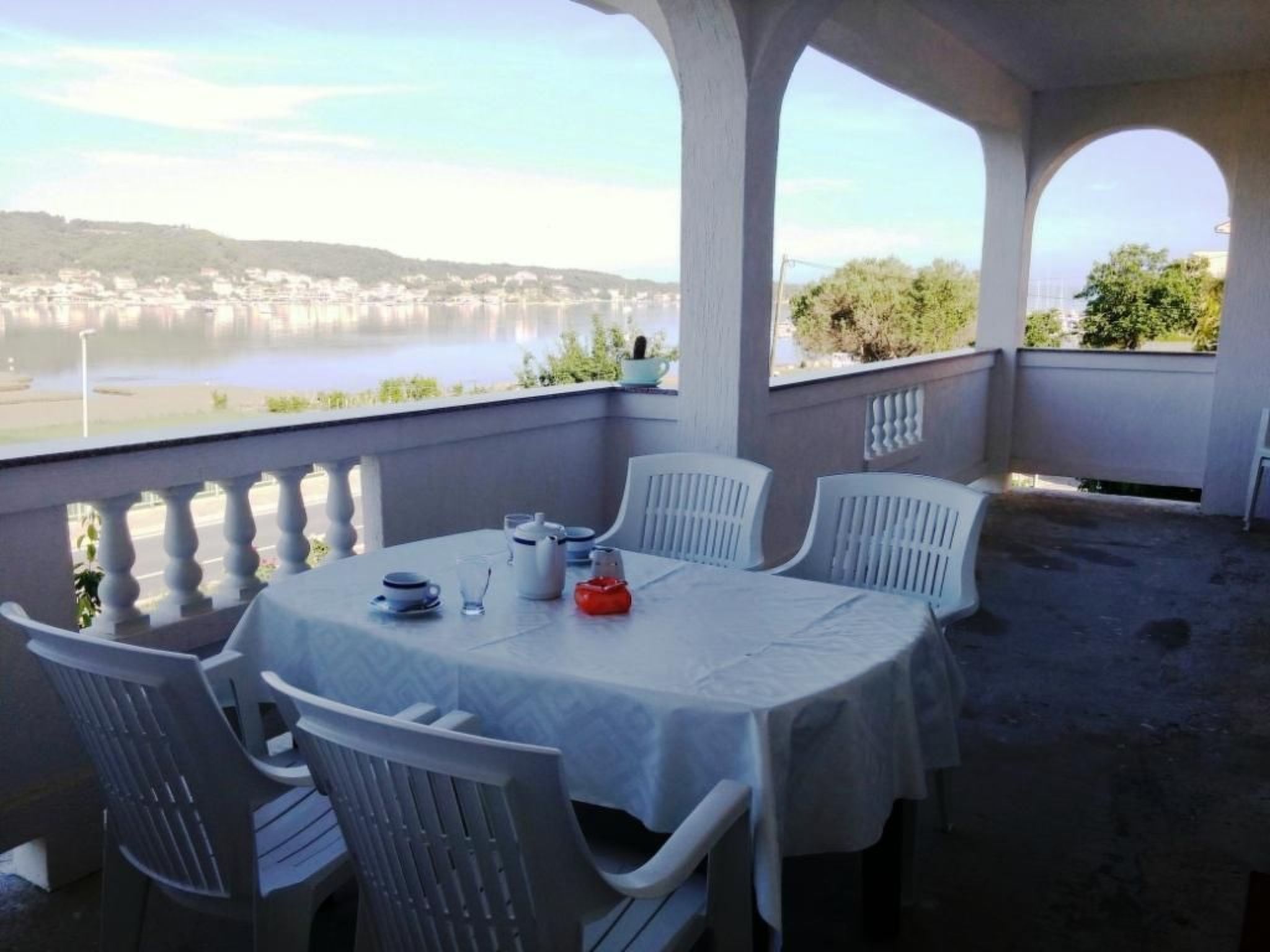 Wohnung Marica mit Balkon und herrlichem Meerblick-Dedans