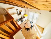 Dachgeschosswohnung auf zwei Etagen mit schönem Meerblick