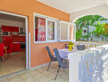Op 700 m van zee: Rustgevend appartement Zora in Lopar, Rab - thumbnail 1