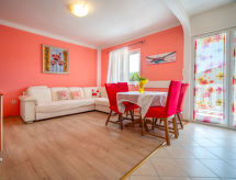 Zora: Sfeervol appartement voor 7 bij het strand van Lopar, Rab - thumbnail 3