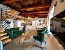 Appartement Filumena: vrijstaand vakantiehuis met zeezicht op Rab, 500m van strand - thumbnail 1
