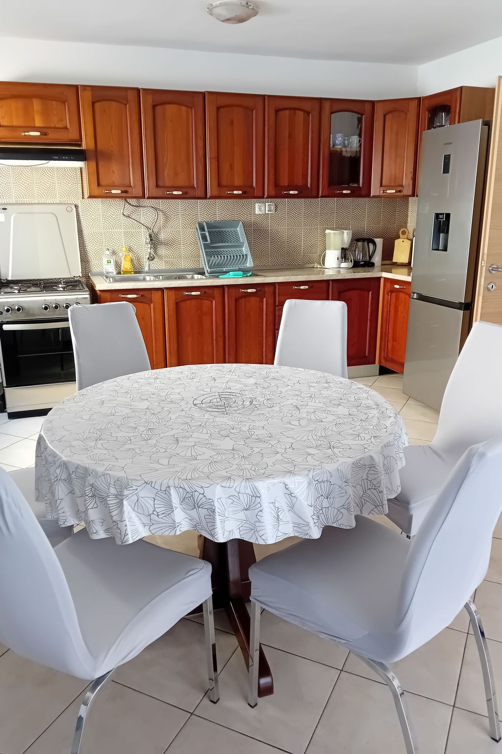 Delfa Pećarina-Inside