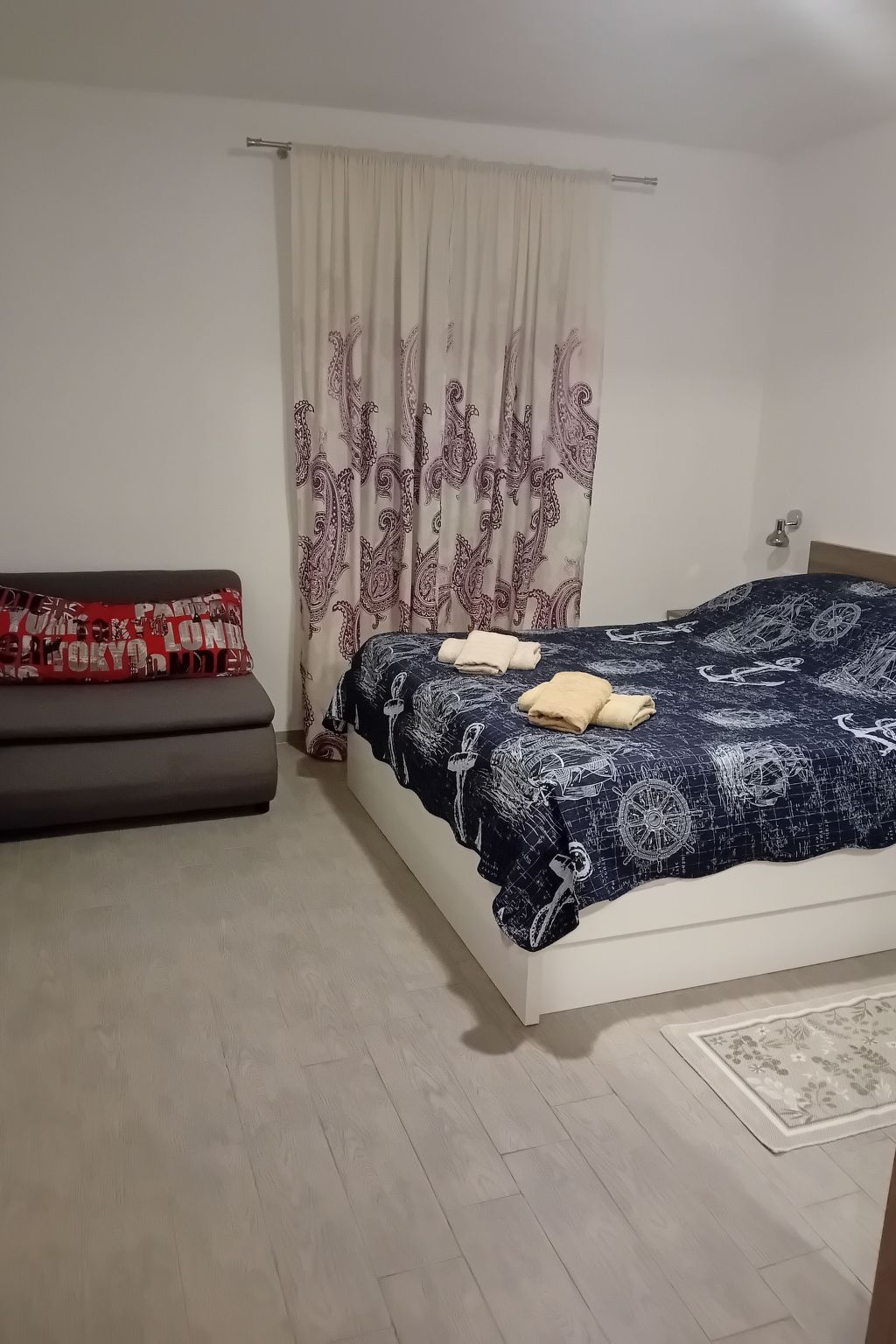 Delfa Pećarina-Inside