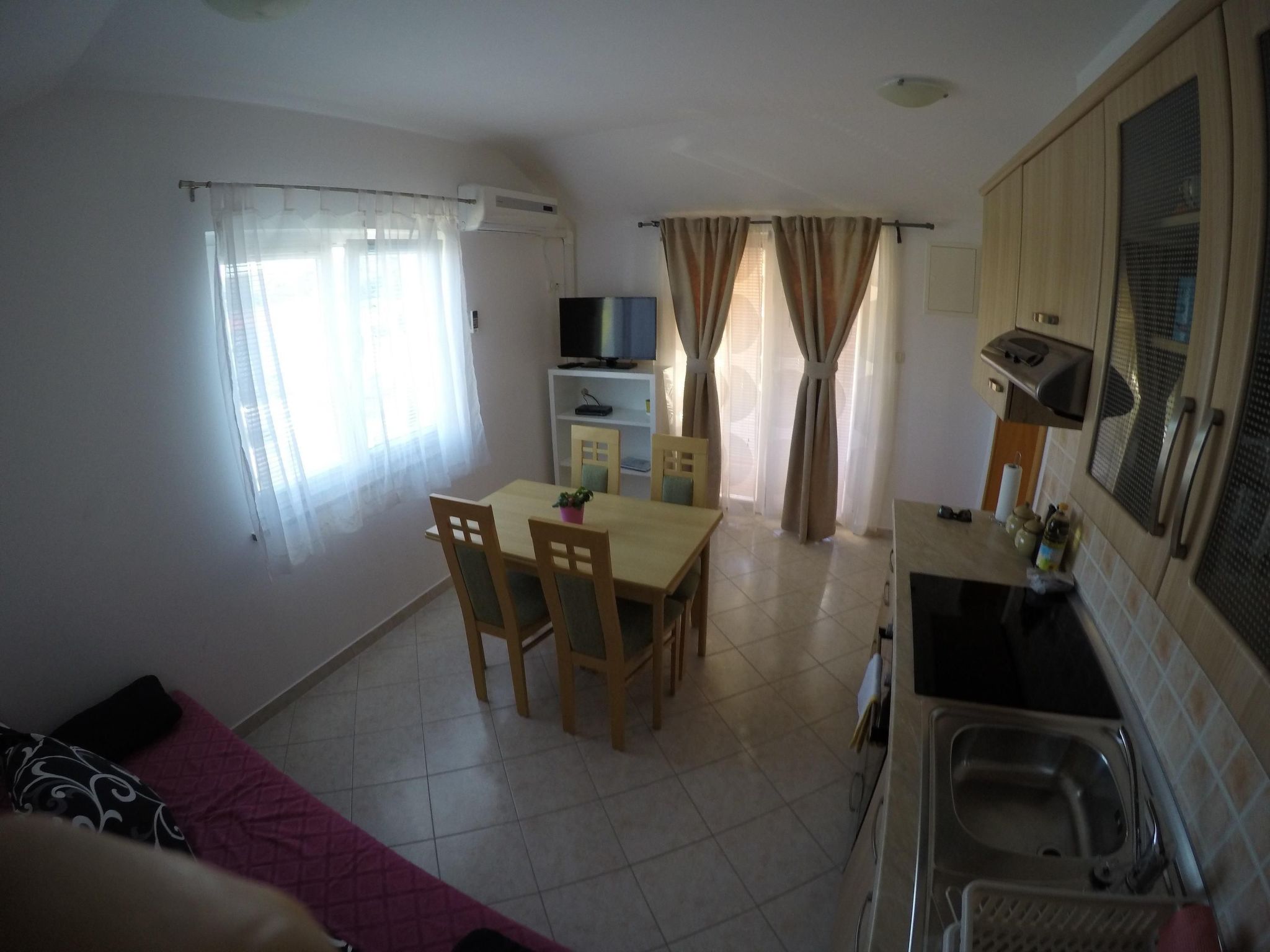 Zentrale Ferienwohnung mit Balkon-Image-tags.info