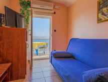Appartement Delfin in Karlobag: zwembad, zeezicht en halfpension aan de Kvarner baai - thumbnail 5