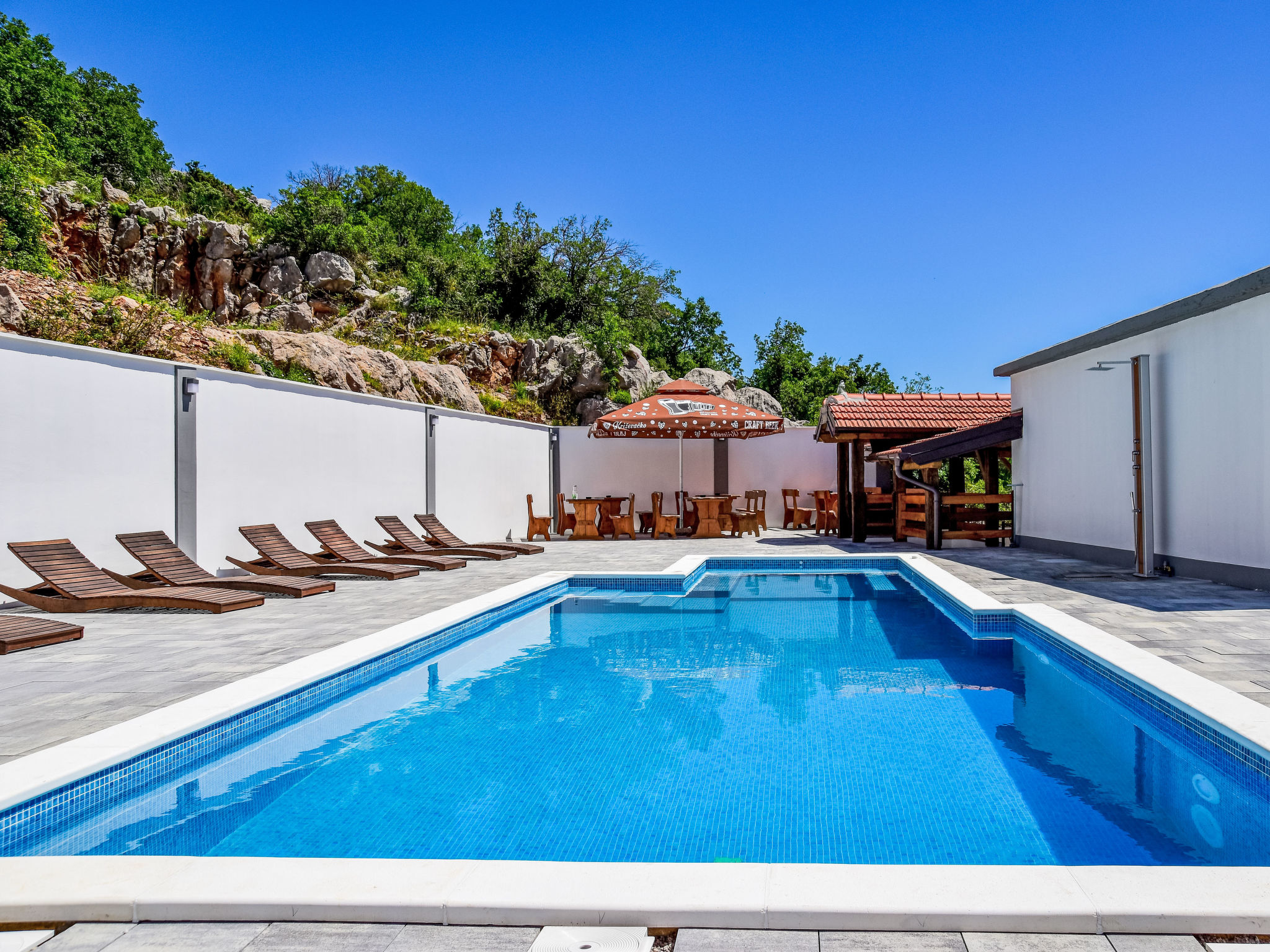 Appartement Delfin ***, Karlobag