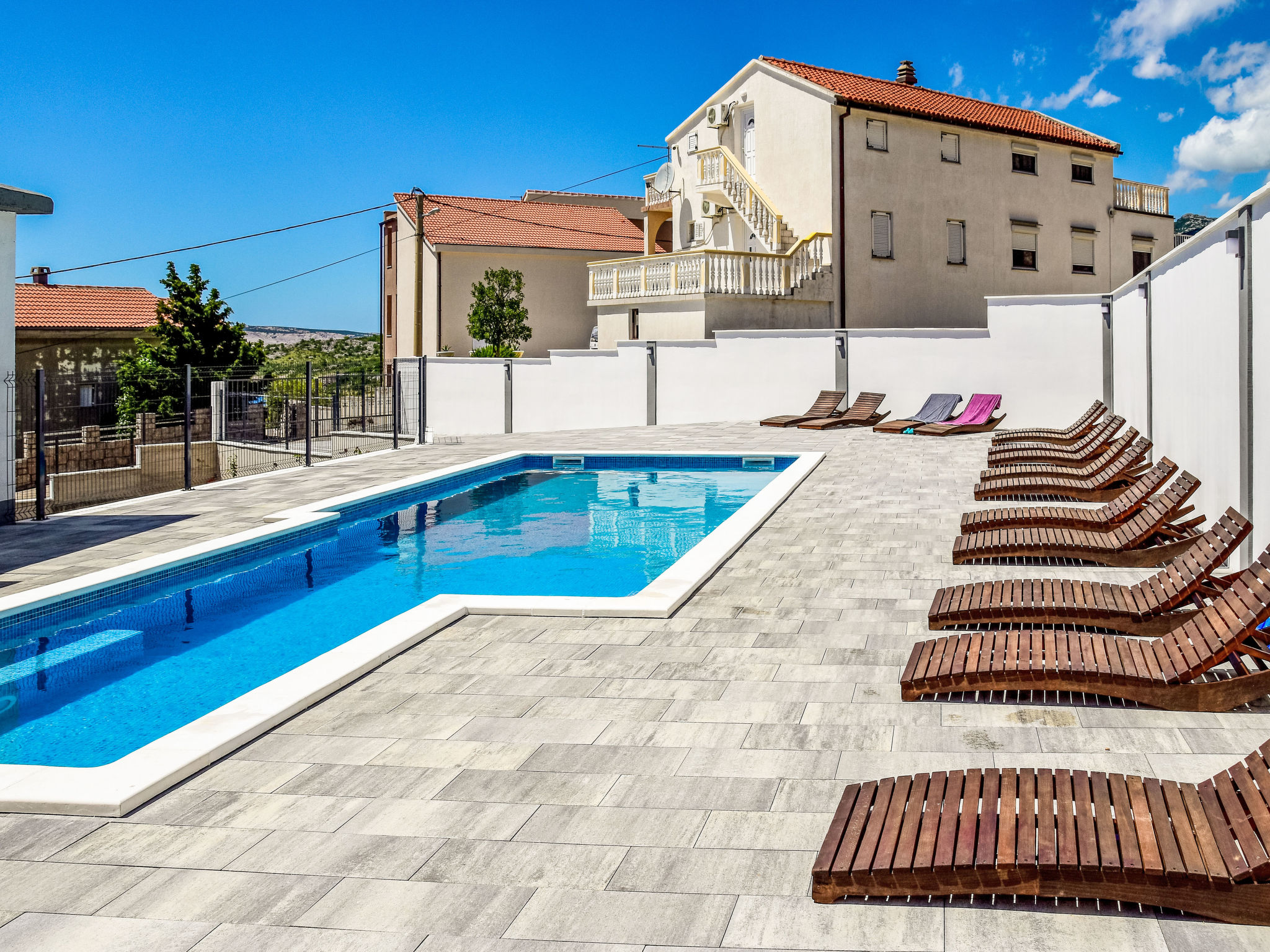 Appartement Delfin ***, Karlobag