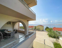 Steffano: Modern appartement direct aan zee in Karlobag, Kvarner baai - thumbnail 1
