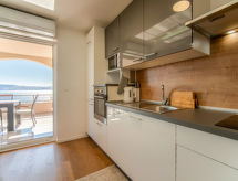 Steffano: Appartement aan Zee in Karlobag, 50m van Strand - thumbnail 2