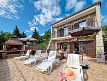 Vrijstaande woning aan zee in Karlobag met tuin en terras - thumbnail 1