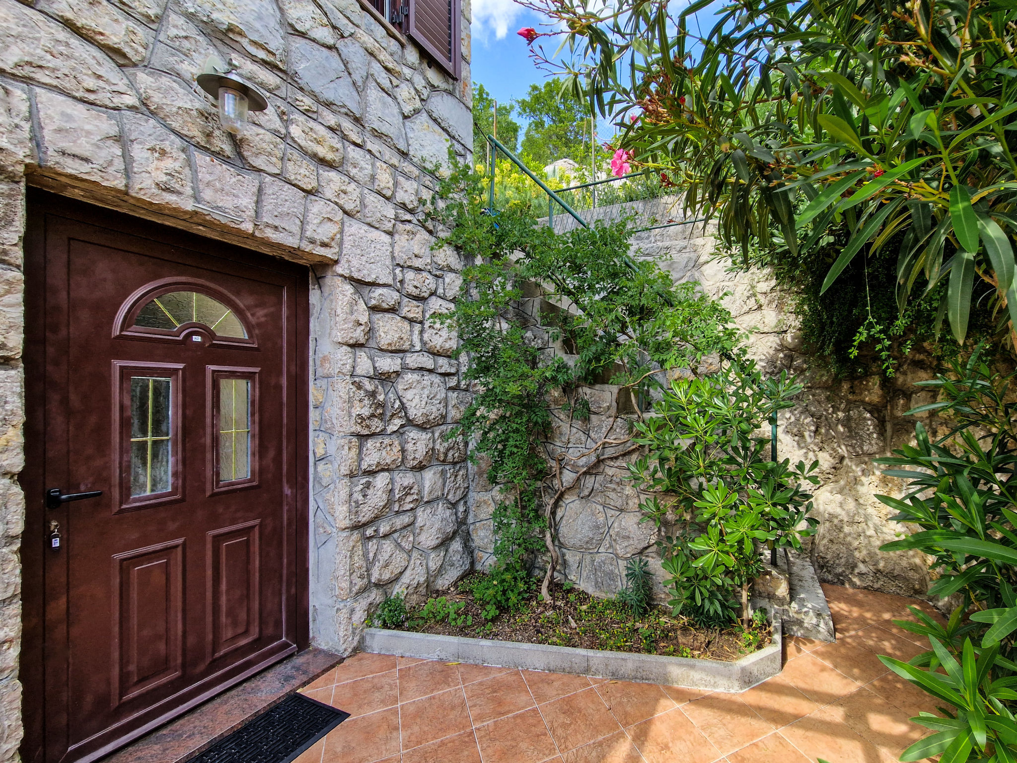 Kamena kuća-Outside