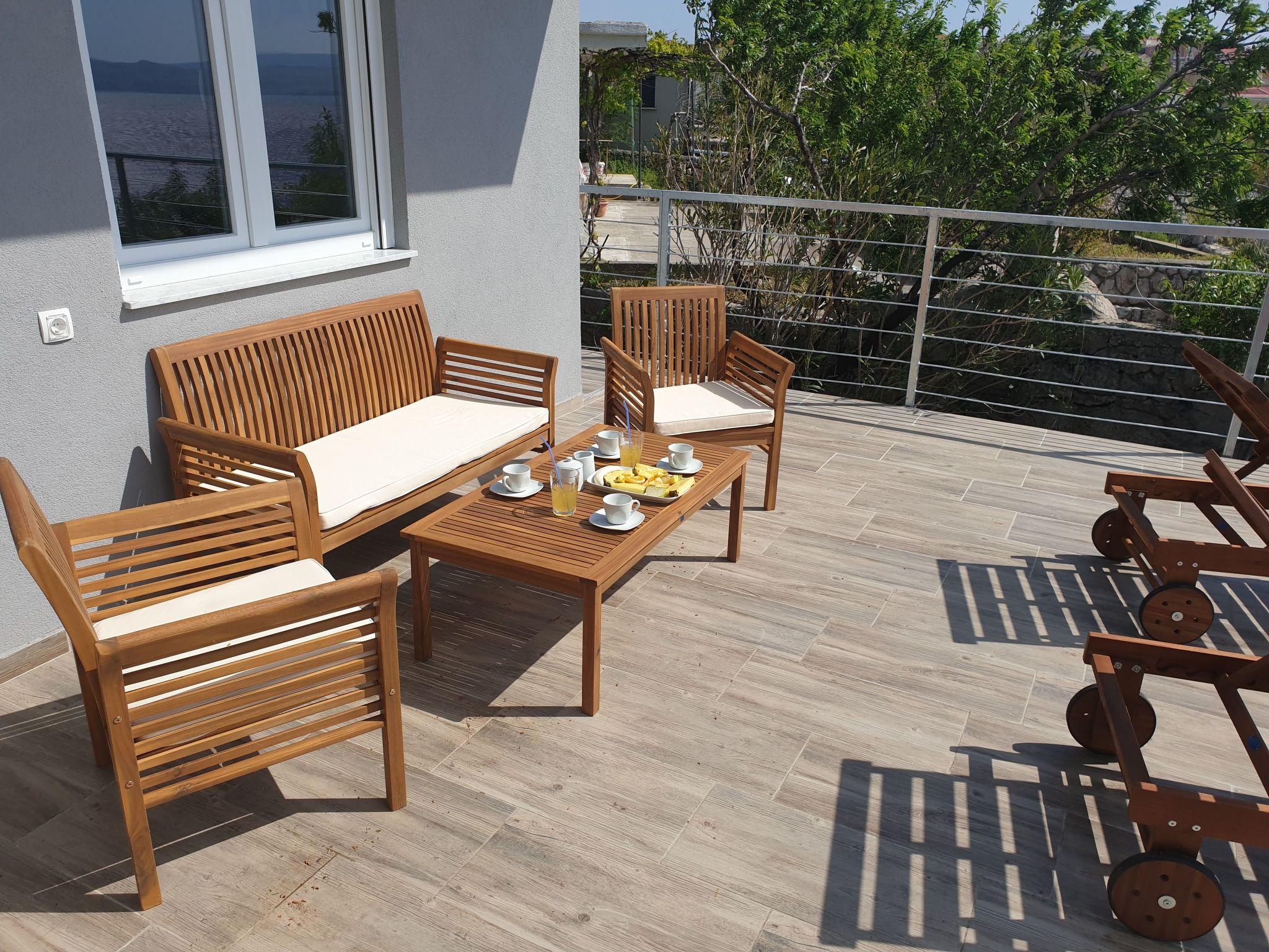 Wohnung in Cesarica mit Privater Terrasse-Draußen