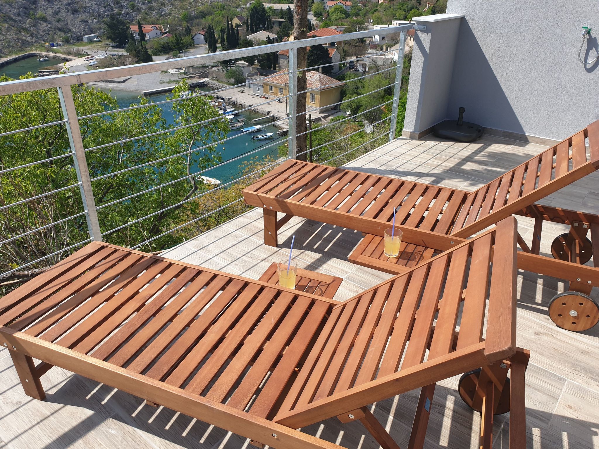 Wohnung in Cesarica mit Privater Terrasse-Draußen