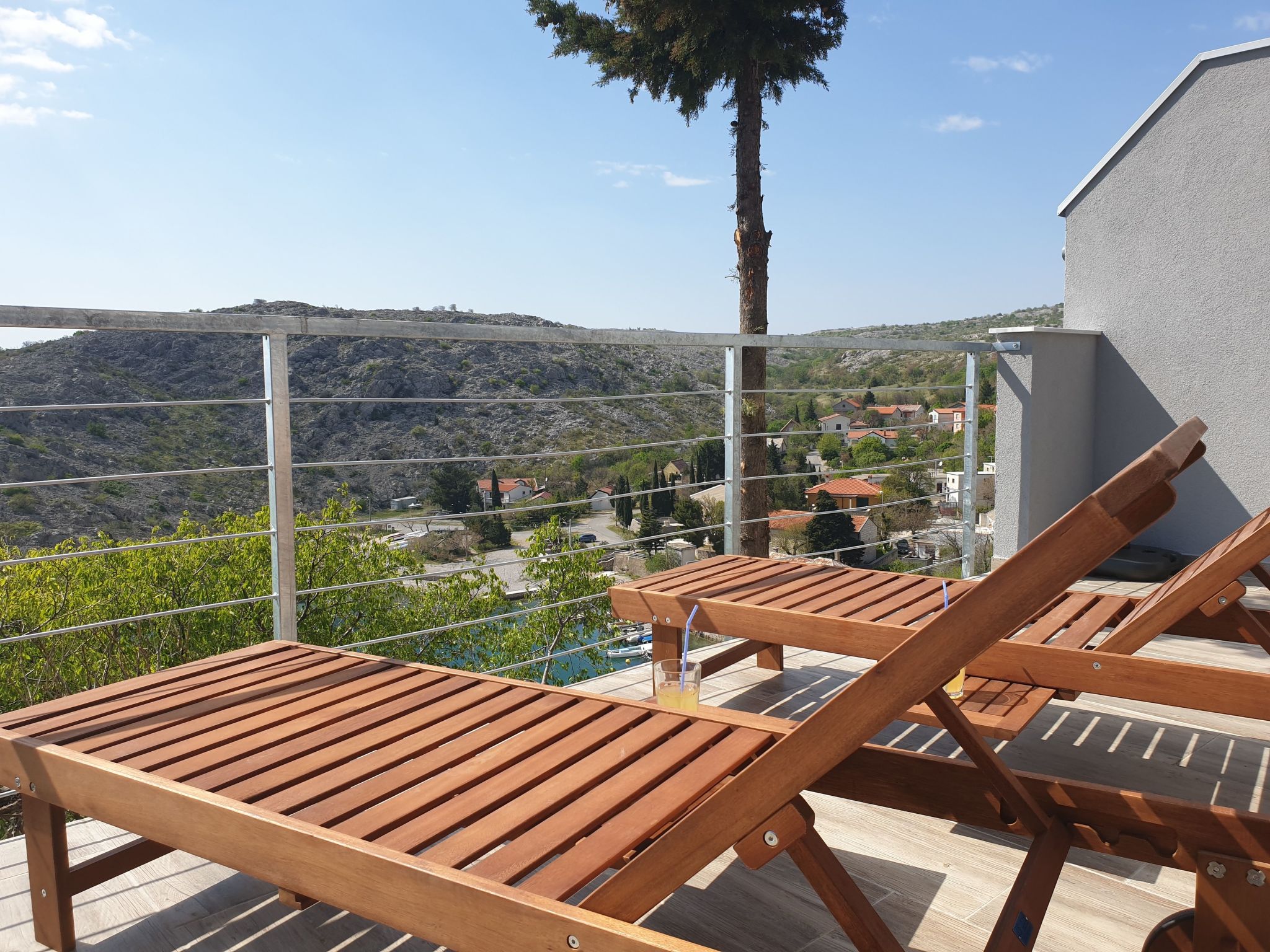 Wohnung in Cesarica mit Privater Terrasse-Draußen