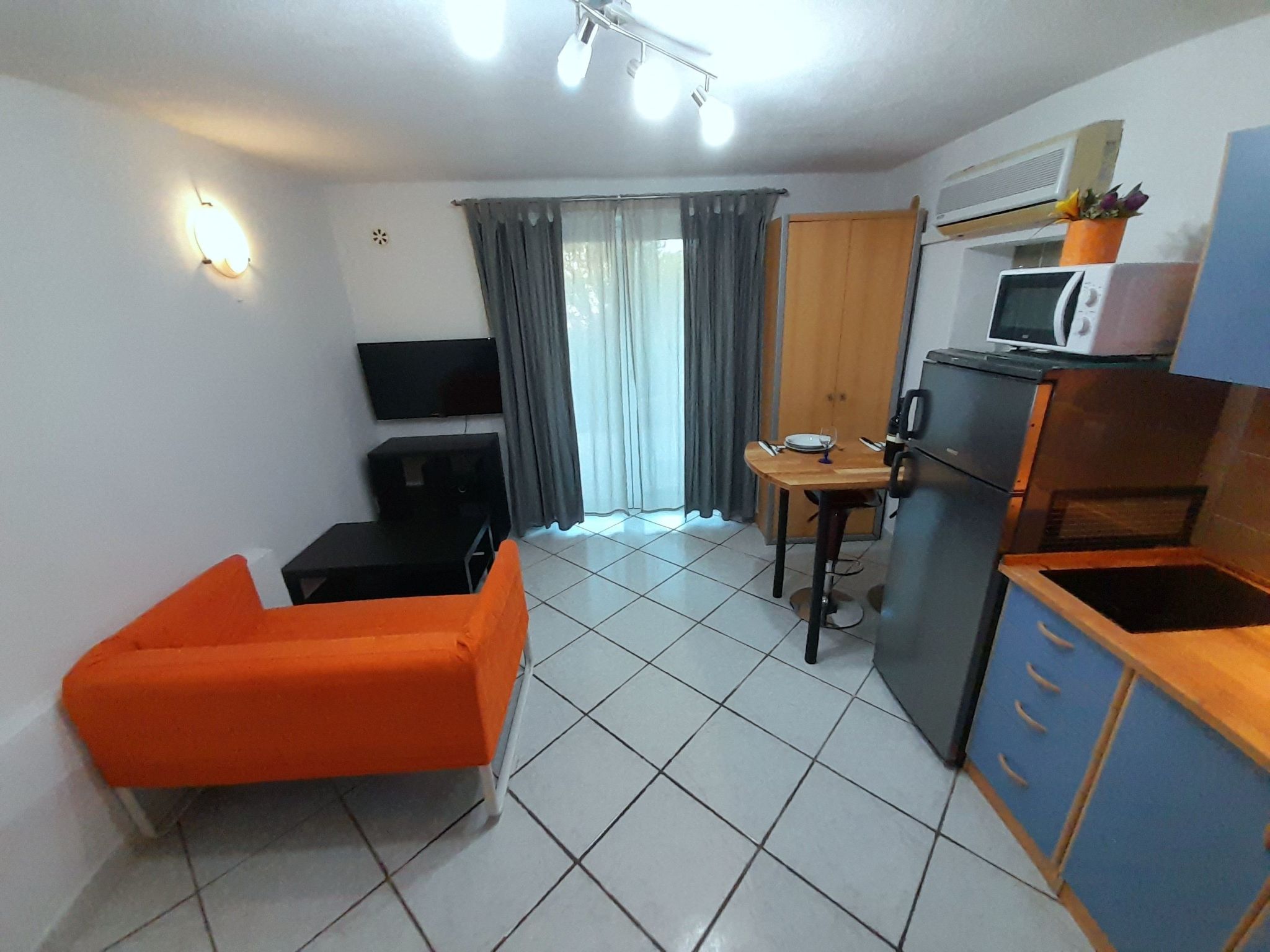 Studio mit Terrasse für zwei Personen-Drinnen