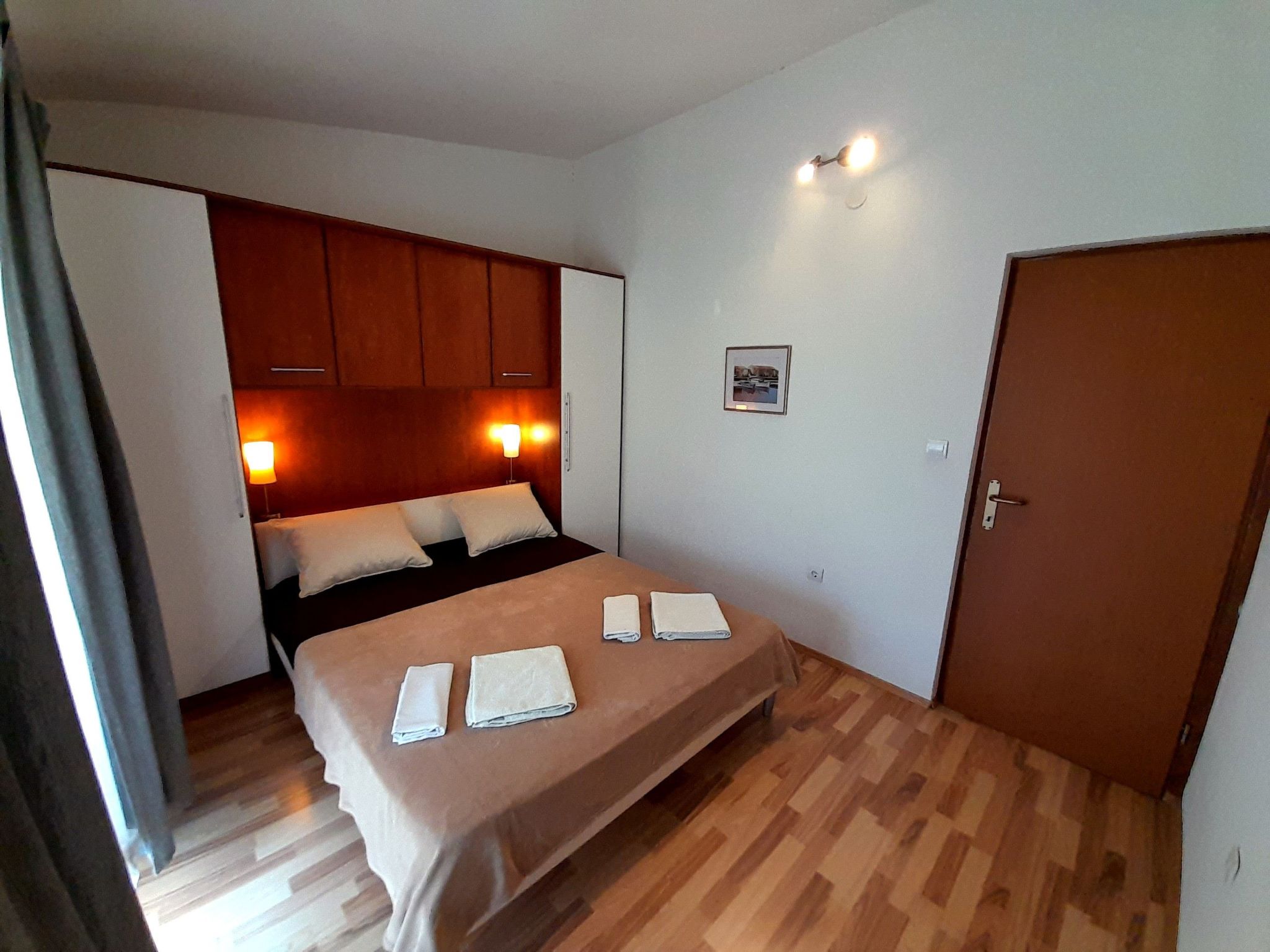 Mit zwei Terrassen für sechs Personen-Dedans