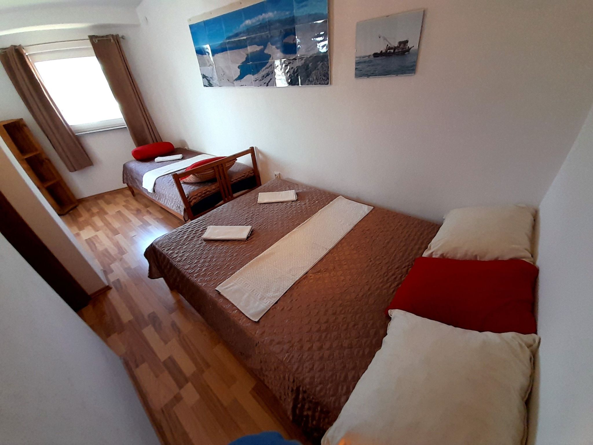 Mit zwei Terrassen für sechs Personen-Dedans