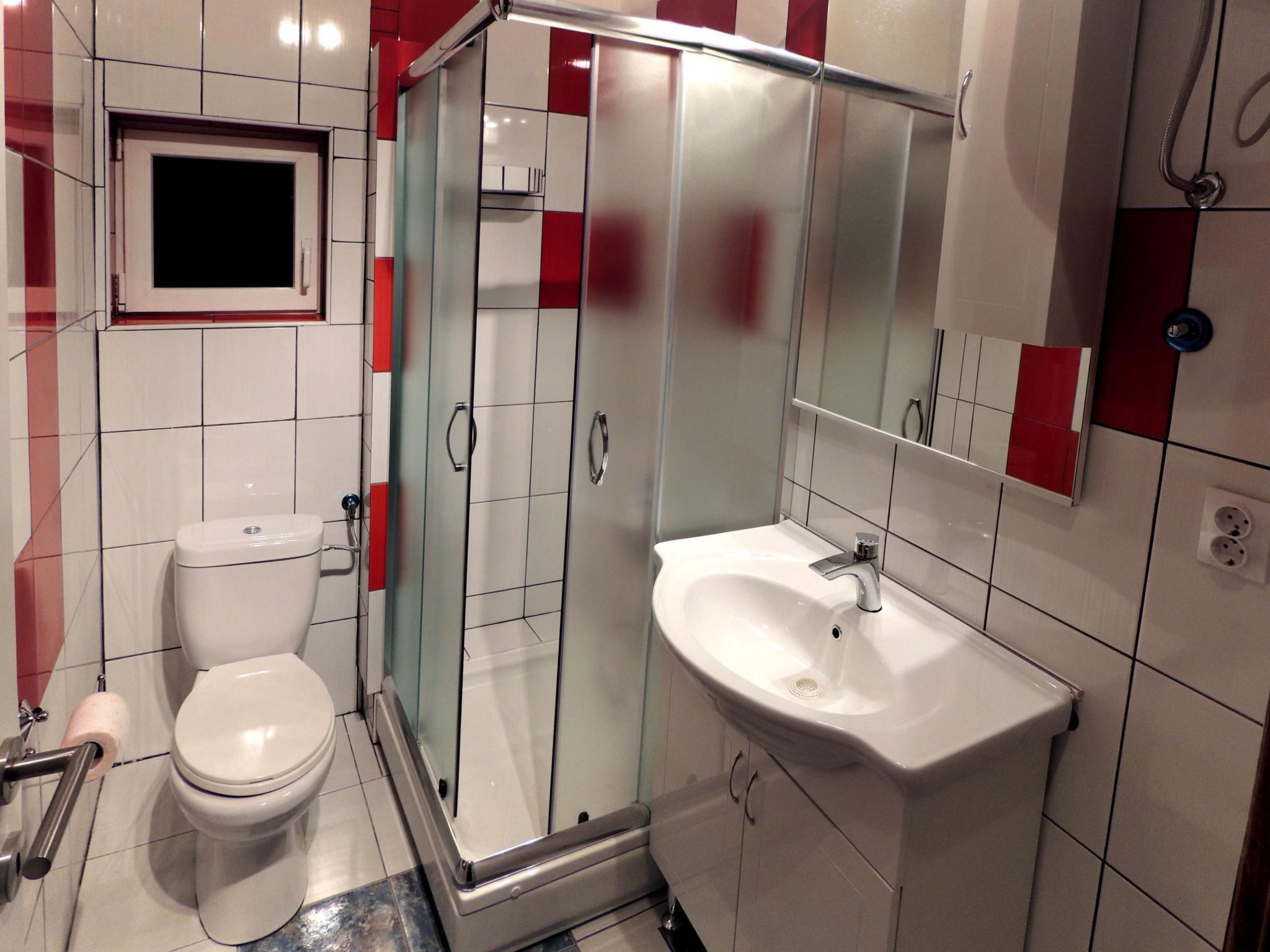 Mit zwei Terrassen für sechs Personen-Dedans