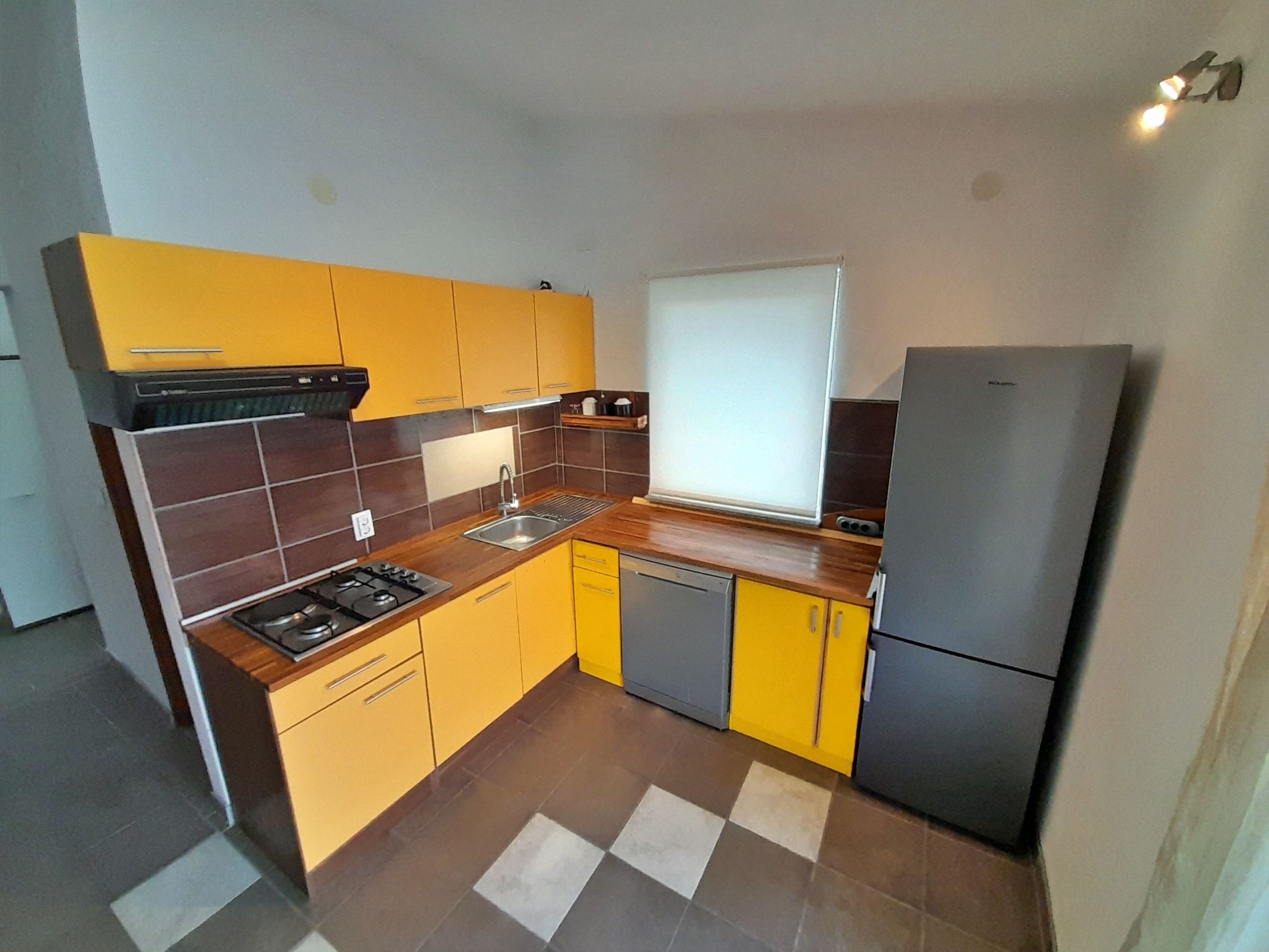 Mit zwei Terrassen für sechs Personen-Dedans