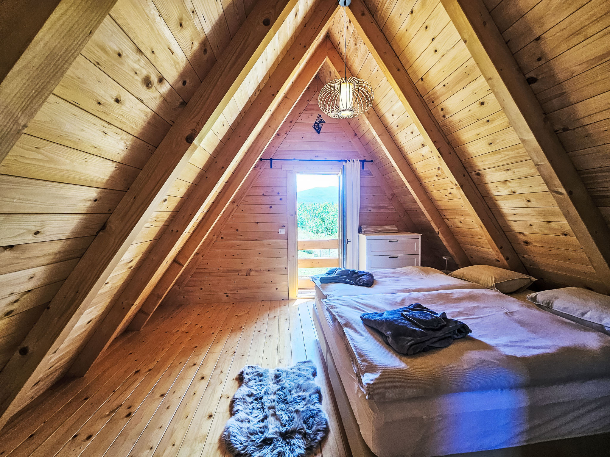 Tomina Koliba Lika-Binnen