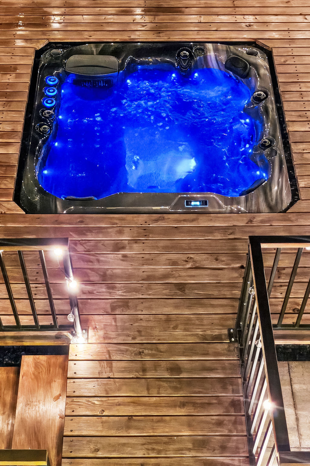 Tomina Koliba Lika-Binnen