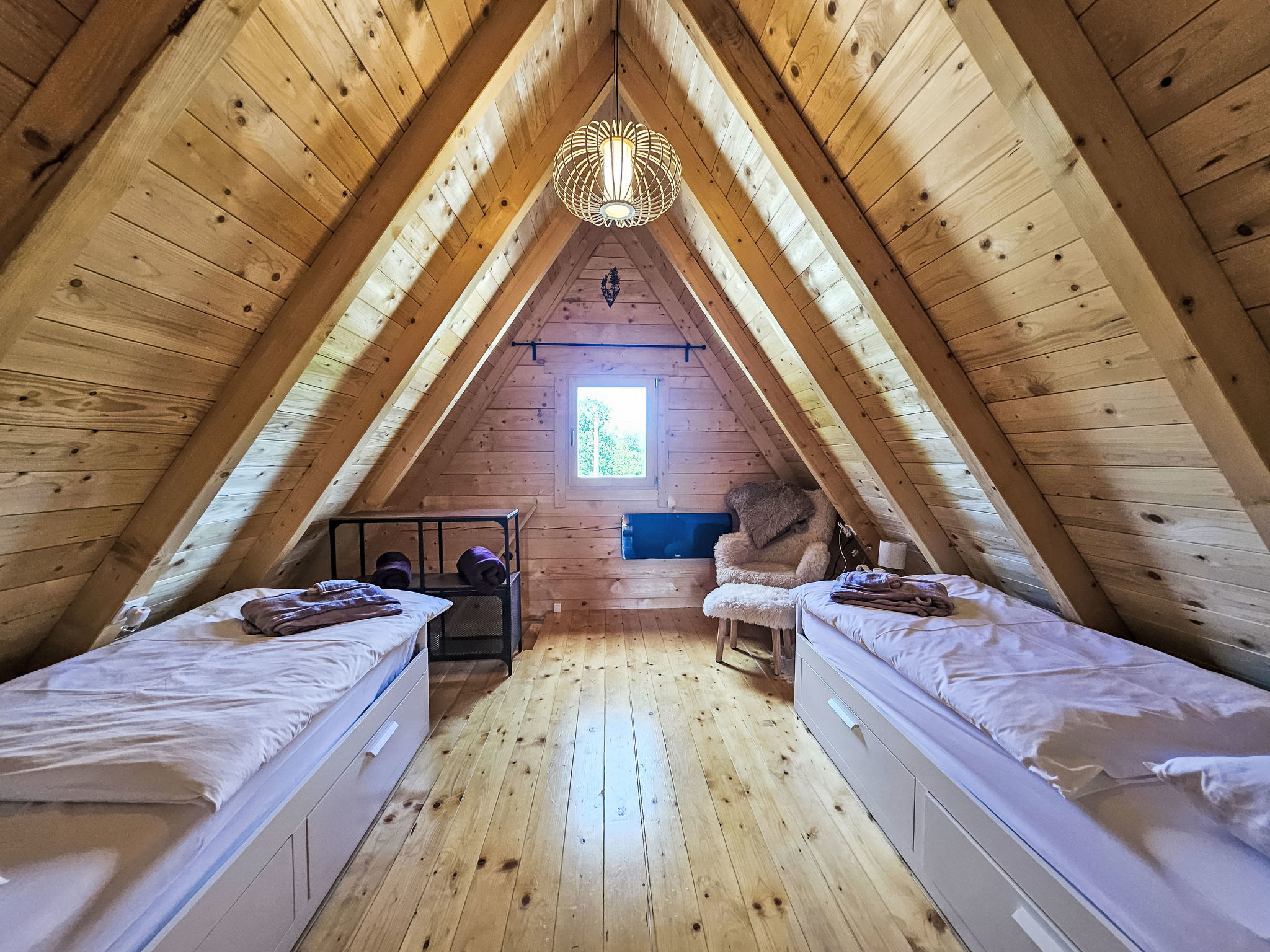 Tomina Koliba Lika-Binnen