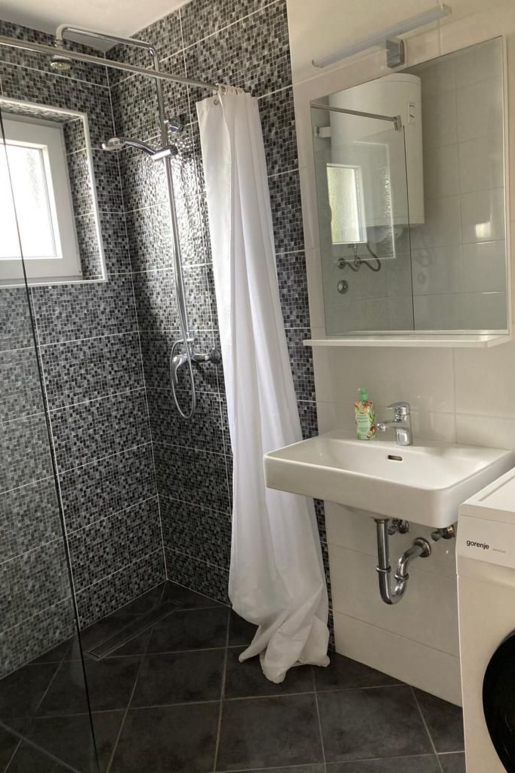 Villa Dražica mit beheiztem Pool - ruhige Lage-Drinnen