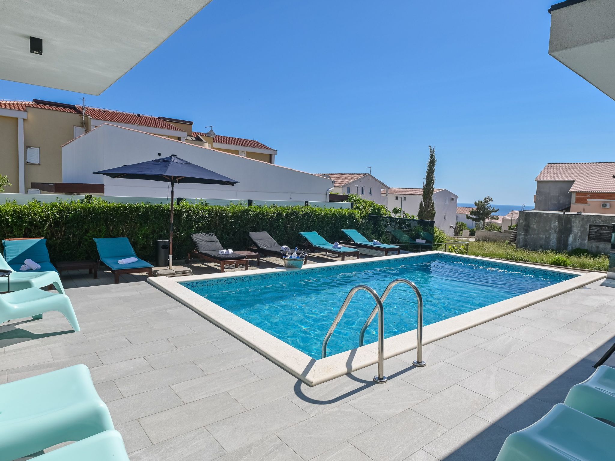 Mit Privatpool für 16 Personen ca. 160 m&sup2; in Novalja, Adriaküste Kroatien-Image-tags.info