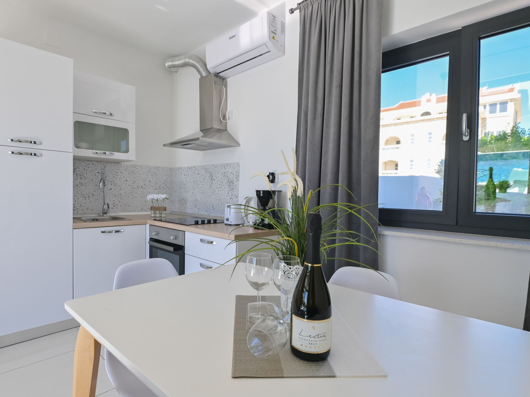 Mit Privatpool für 16 Personen ca. 160 m&sup2; in Novalja, Adriaküste Kroatien-Image-tags.info