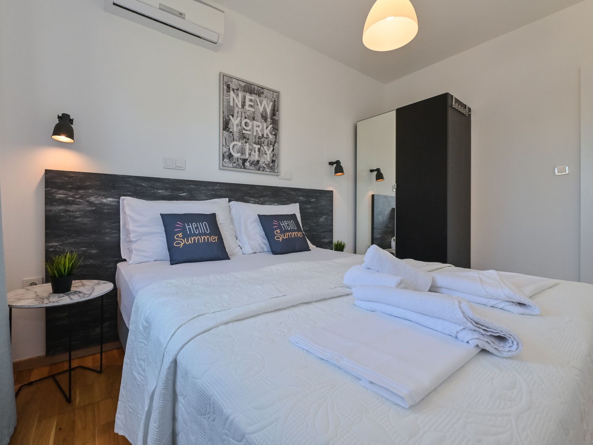 Mit Privatpool für 16 Personen ca. 160 m&sup2; in Novalja, Adriaküste Kroatien-Image-tags.info