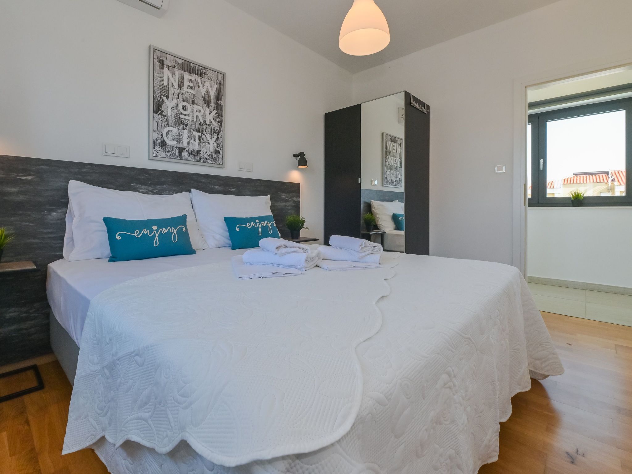 Mit Privatpool für 16 Personen ca. 160 m&sup2; in Novalja, Adriaküste Kroatien-Image-tags.info