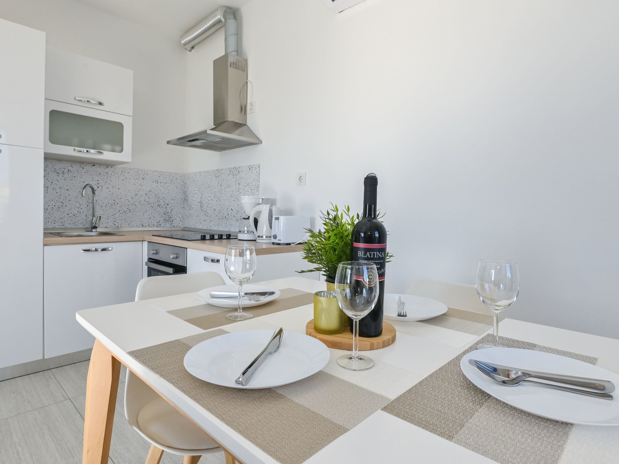 Mit Privatpool für 16 Personen ca. 160 m&sup2; in Novalja, Adriaküste Kroatien-Image-tags.info