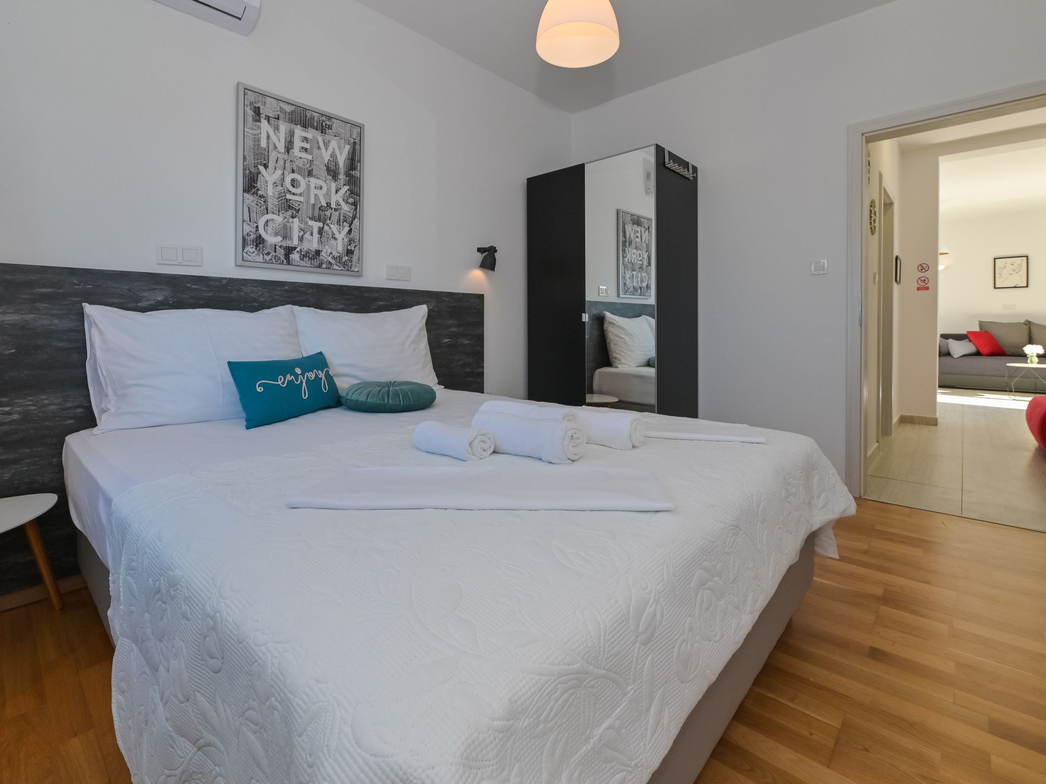 Mit Privatpool für 16 Personen ca. 160 m&sup2; in Novalja, Adriaküste Kroatien-Image-tags.info