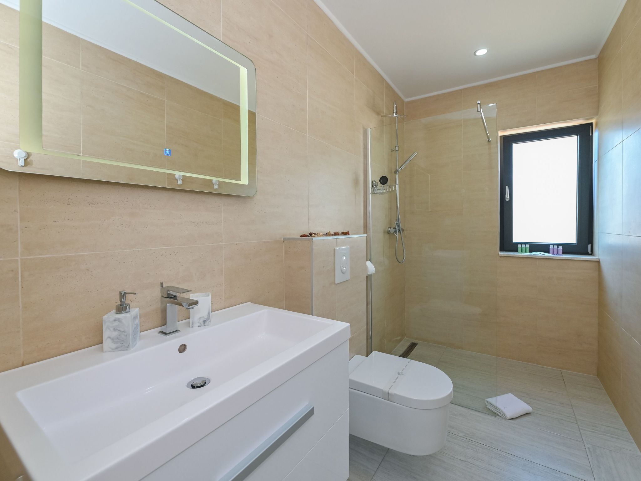 Mit Privatpool für 16 Personen ca. 160 m&sup2; in Novalja, Adriaküste Kroatien-Image-tags.info